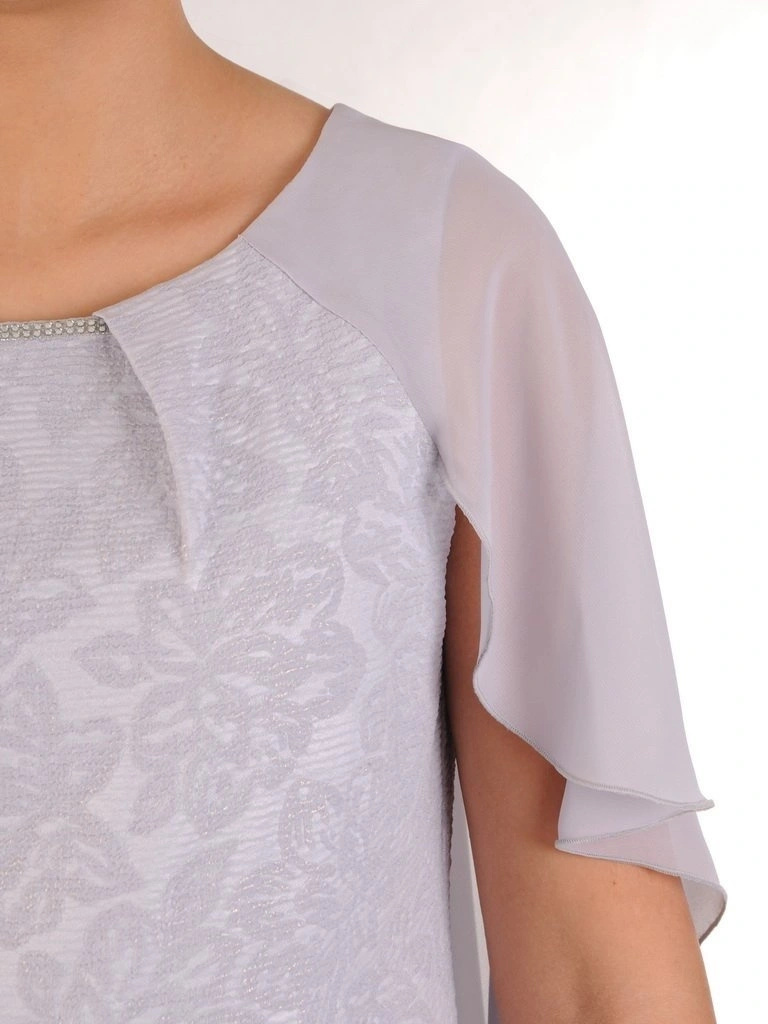 Elegancka sukienka wizytowa w kwiaty gołębia – prosty krój z narzutką optycznie wyszczuplający figurę 28557