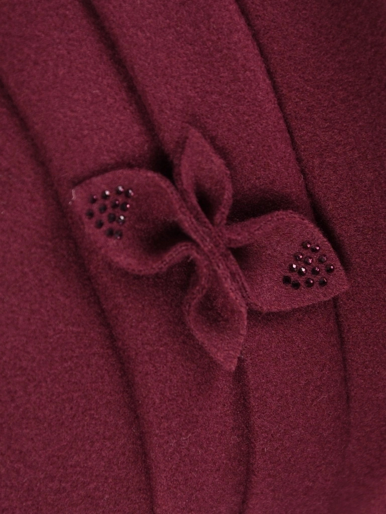 Elegancki kapelusz damski zimowy cloche w kolorze bordowym – ocieplany fason z krótkim rondem 40903