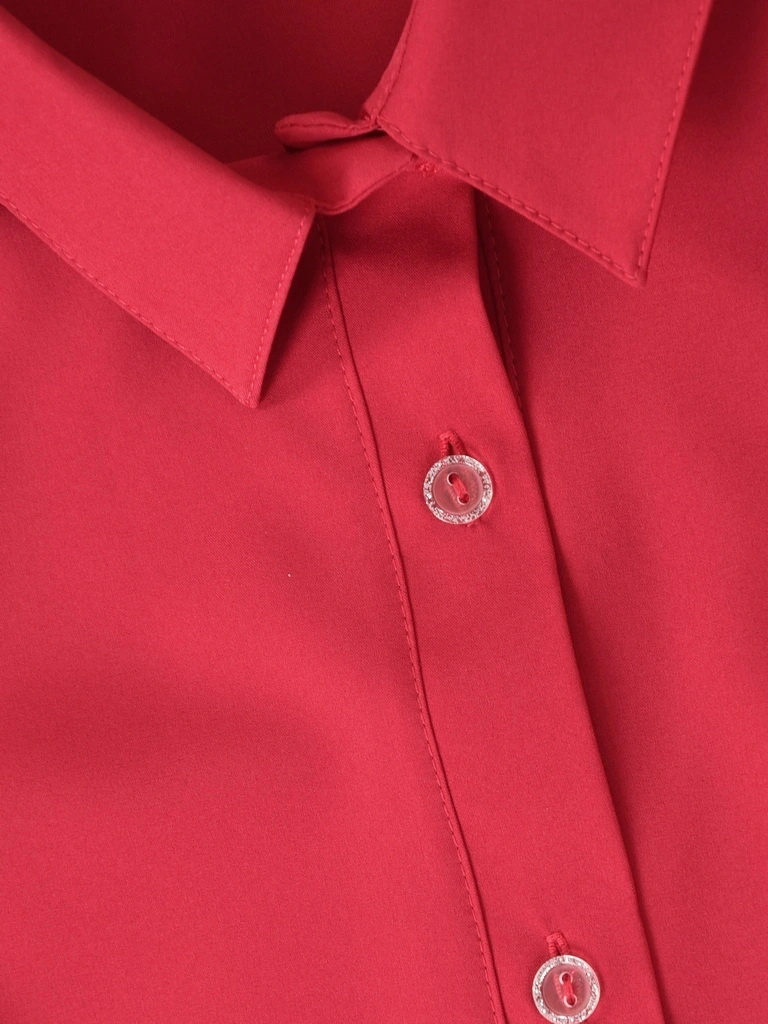 Malinowa koszula plus size z kołnierzykiem i rękawem 3/4 – prosty fason dyskretnie maskujący niedoskonałości 38942