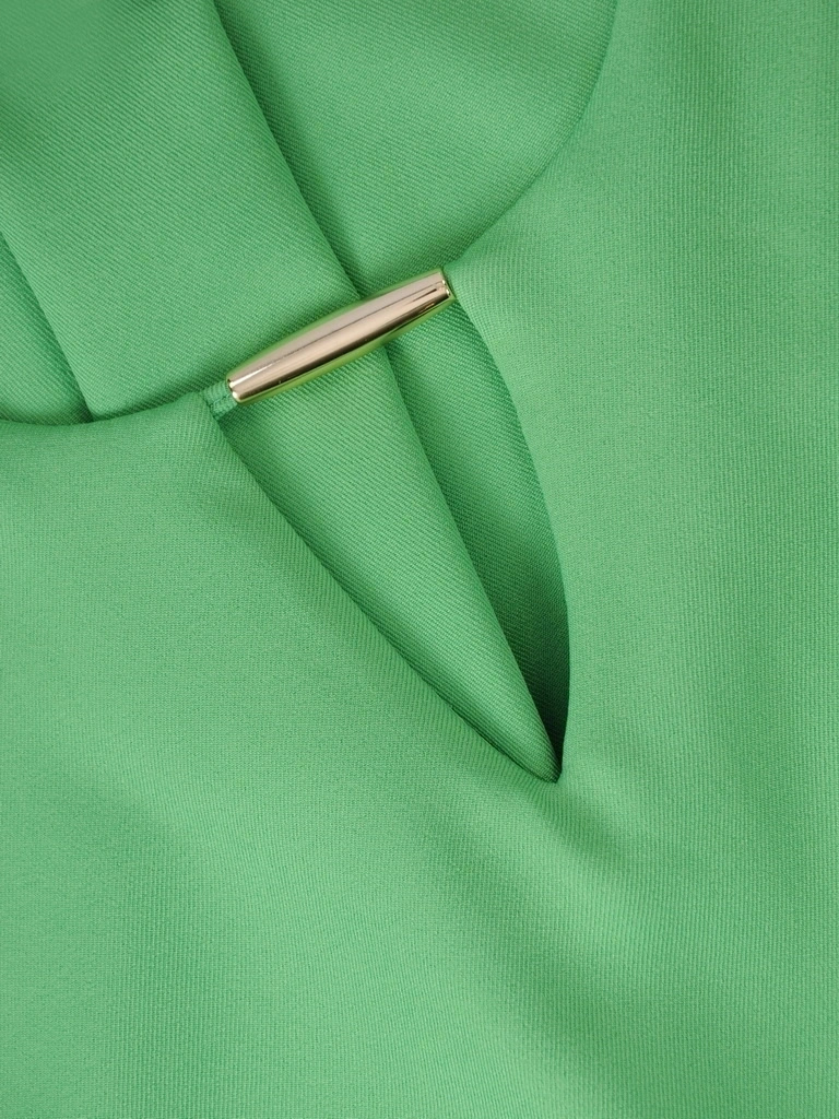 Elegancka zielona bluzka z prostym fasonem, okrągły dekolt – z wycięciem rozświetlającym cerę, dłuższy tył 38411