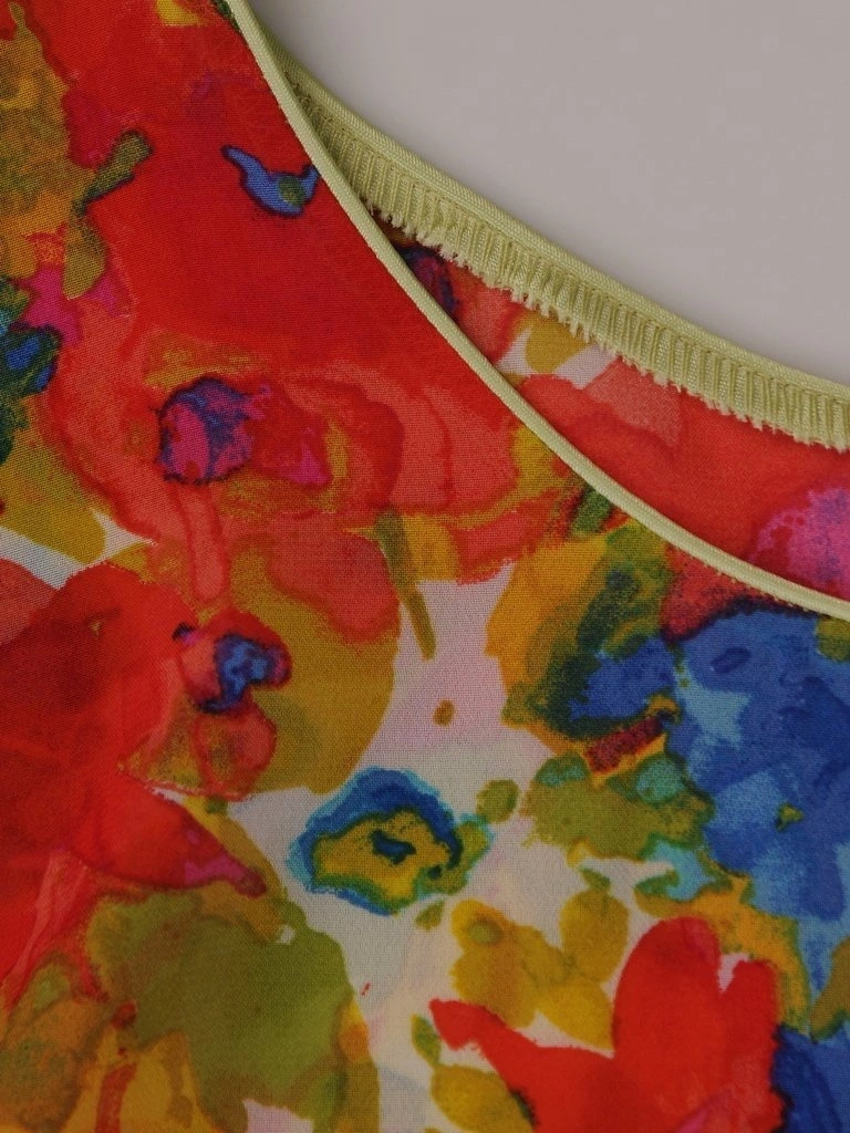 Elegancki komplet damski na wesele żółty w kwiaty – prosty fason z luźną narzutką 15445