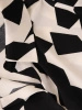 Czarno-kremowa koszula plus size z geometrycznym printem – luźny fason wysmuklający sylwetkę, idealna do biura 38281