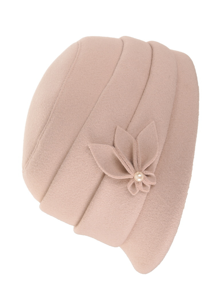 Jasnobeżowy kapelusz damski cloche – ocieplany model z ozdobną wstawką 42428