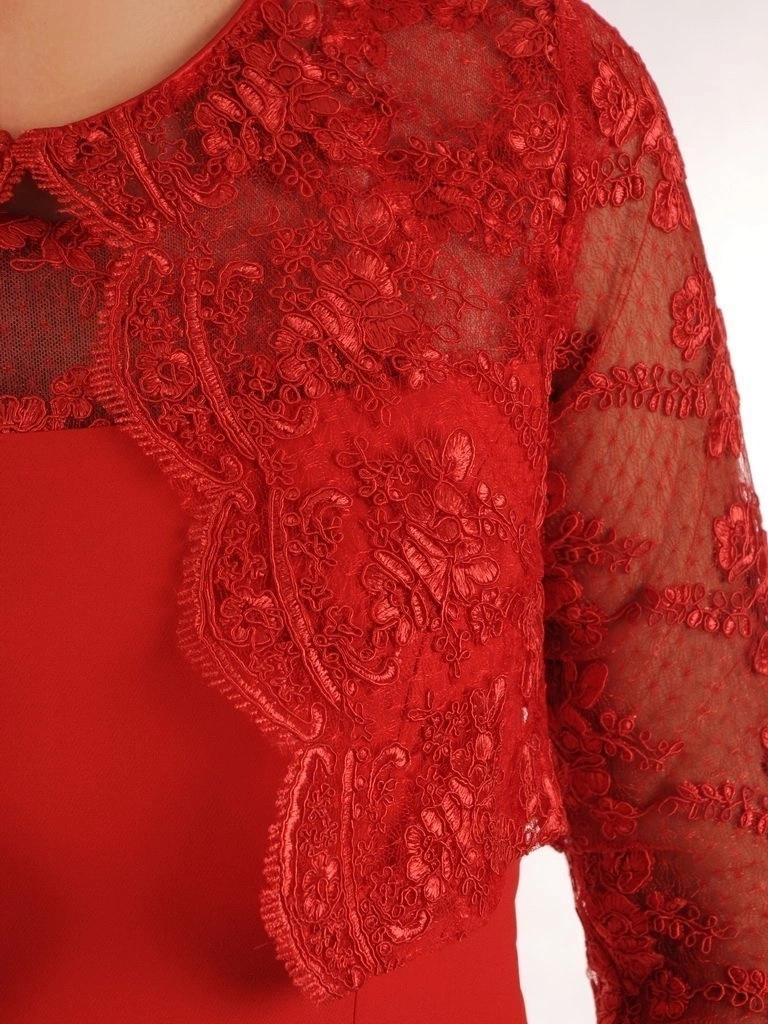 Czerwony kostium damski na wesele z prostą sukienką – zaszewki optycznie wysmuklające sylwetkę 26386