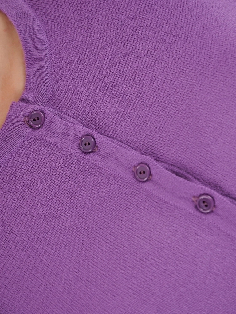 Elegancki sweter damski rozpinany na guziki fioletowy – prosty fason na chłodniejsze dni 38679