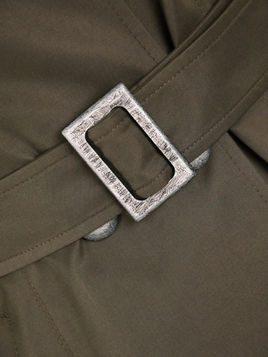 Damski płaszcz na jesień trencz w kolorze khaki – kobiecy krój z paskiem wysmuklający sylwetkę 41309