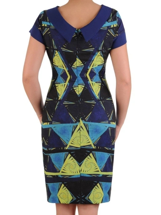 Wizytowa sukienka damska w geometryczny deseń – prosty fason subtelnie modelujący sylwetkę 20520