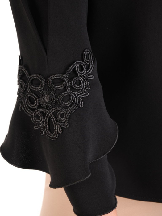 Prosta, czarna bluzka damska z efektownym wykończeniem rękawa 27940