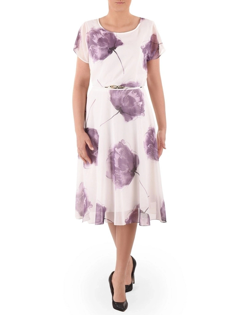 Liliowa sukienka midi w kwiaty rozkloszowana – ozdobny łańcuszek podkreślający talię 40052
