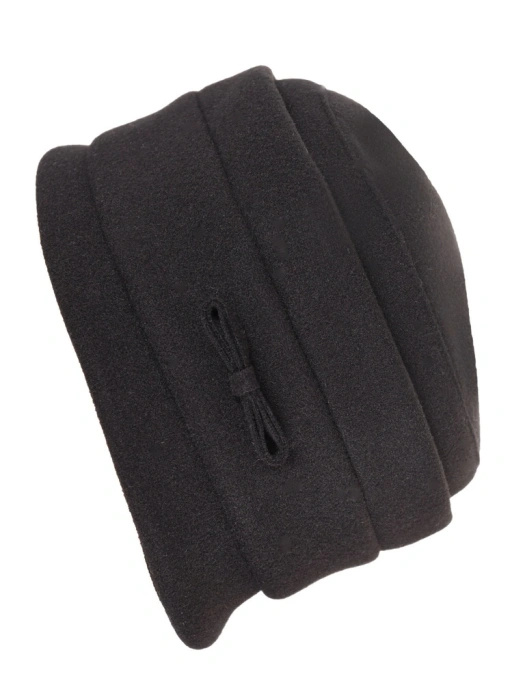 Elegancki czarny kapelusz zimowy cloche – stylowy fason z wywiniętym rondem 42727