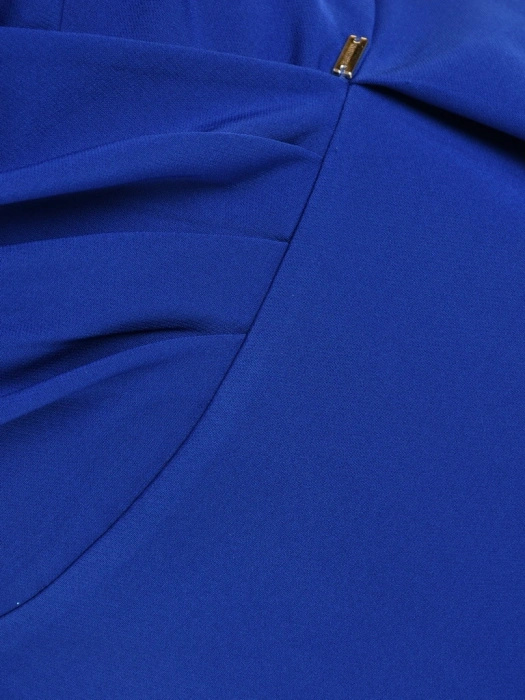 Elegancka chabrowa sukienka midi o prostym kroju – kobieca baskinka modelująca talię 42109