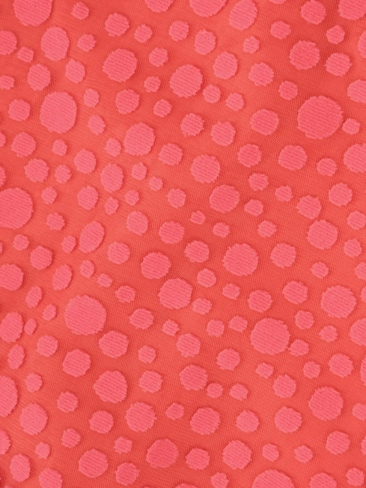 Wizytowa koralowa sukienka trapezowa w grochy – swobodny fason z rękawem 3/4 maskujący biodra 38222