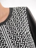 Czarna sukienka w grochy z rękawem 3/4 – prosty fason ze stylowymi mankietami 35533