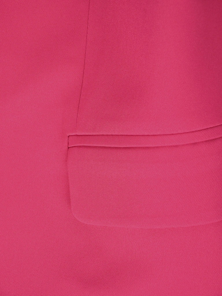 Elegancki garnitur damski na wesele amarantowy – prosty fason ze spodniami w kant 41237