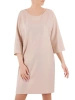 Elegancka beżowa sukienka tuba midi z kimono 3/4 – subtelnie połyskująca kreacja wizytowa z zapięciem na plecach 36097