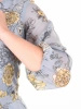Elegancka sukienka maxi rozkloszowana w kwiaty – wysmuklający fason z plisowanym dołem 41200