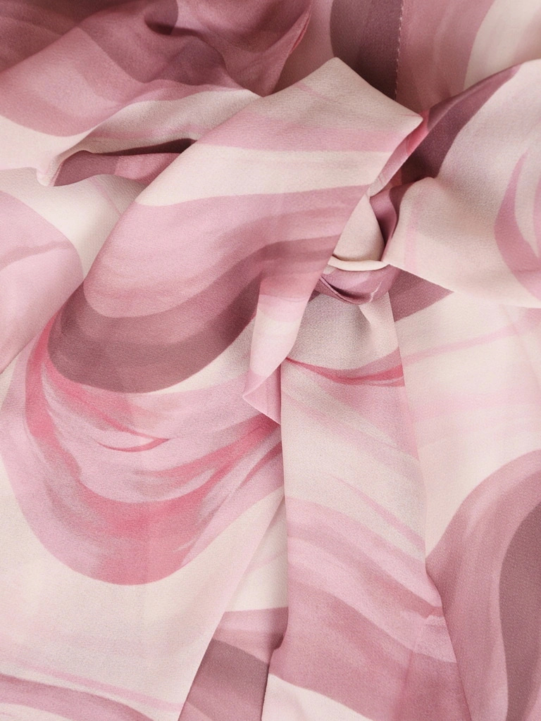 Elegancka wzorzysta sukienka maxi z rękawem 3/4 – rozkloszowany fason z wiązaniem zaznaczającym talię 41301