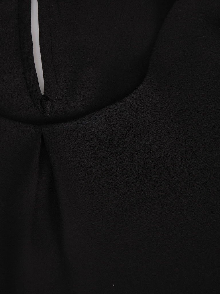 Elegancka czarna bluzka wizytowa na wieczór – prosty fason z subtelnymi zakładkami przy dekolcie 9099