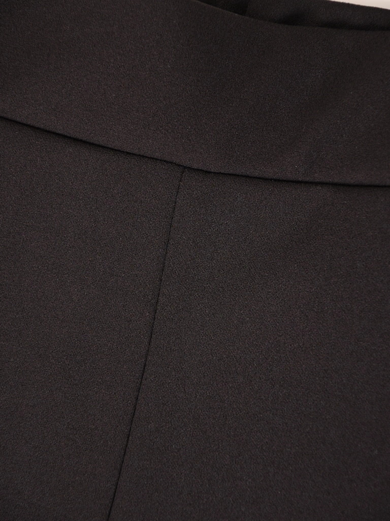 Czarne szerokie spodnie damskie na gumce – wysoki stan modelujący talię i elegancki krój 39038