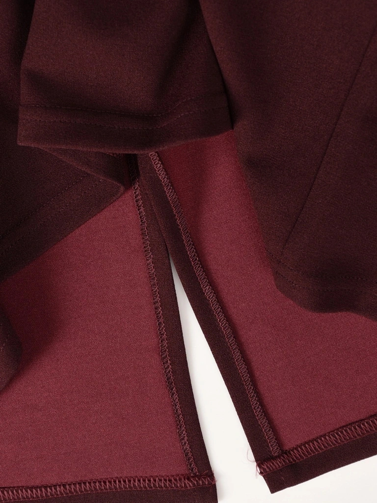 Elegancka bordowa sukienka prosta na święta i przyjęcia – ozdobna baskinka podkreślająca talię 41404
