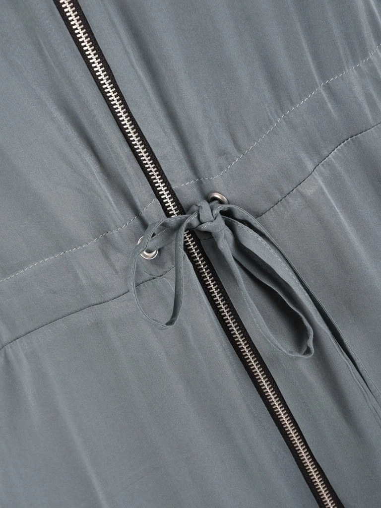 Elegancki kombinezon damski z wiskozy w kolorze ciemnej mięty – prosty fason wysmuklający sylwetkę 42304