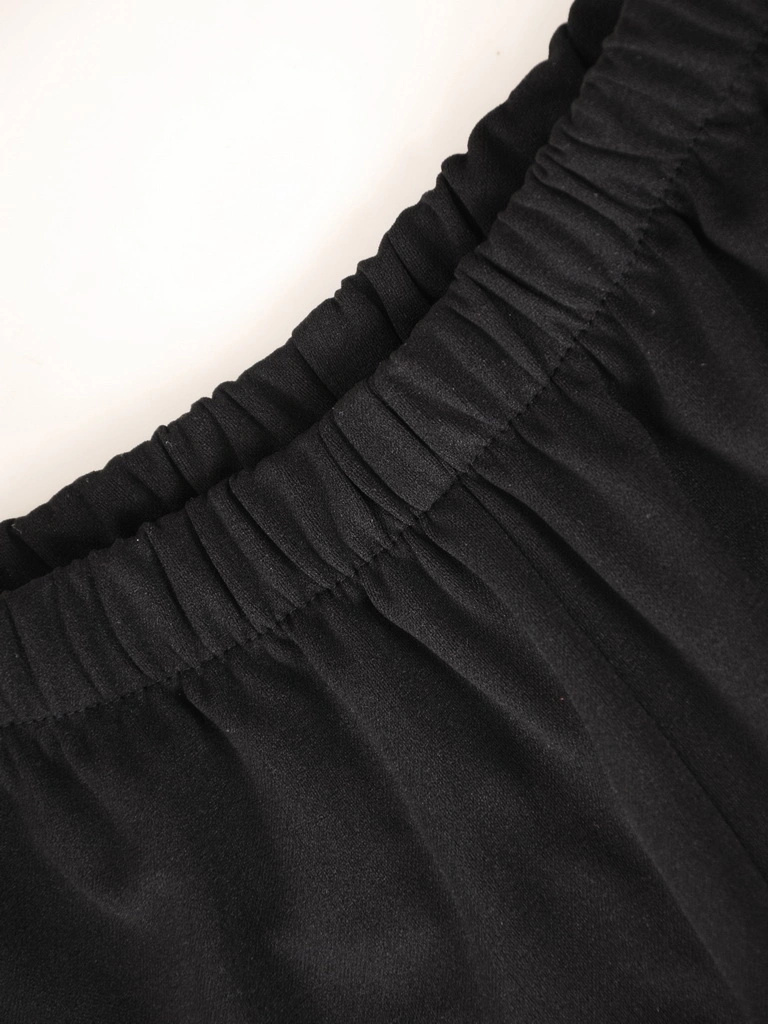 Elegancki kostium damski ze spodniami w czarno-szary wzór – trapezowy fason zapewniający wygodę do pracy 37465