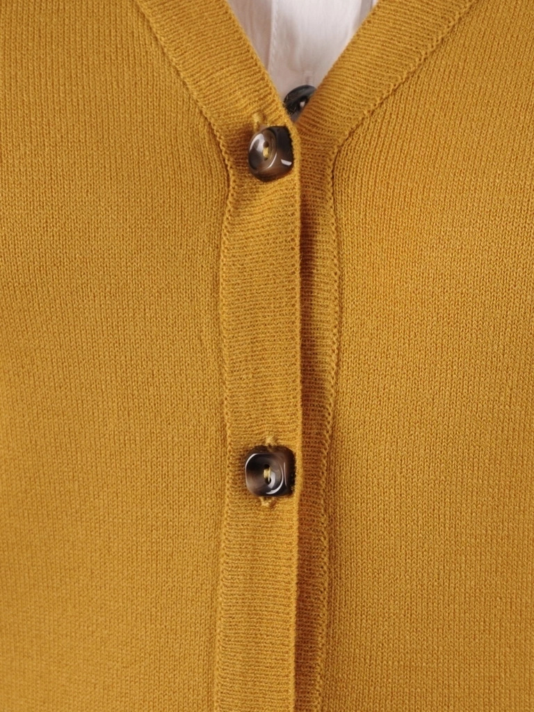 Elegancki sweter damski rozpinany musztardowy – prosty fason z dekoltem w serek na chłodne dni 38913