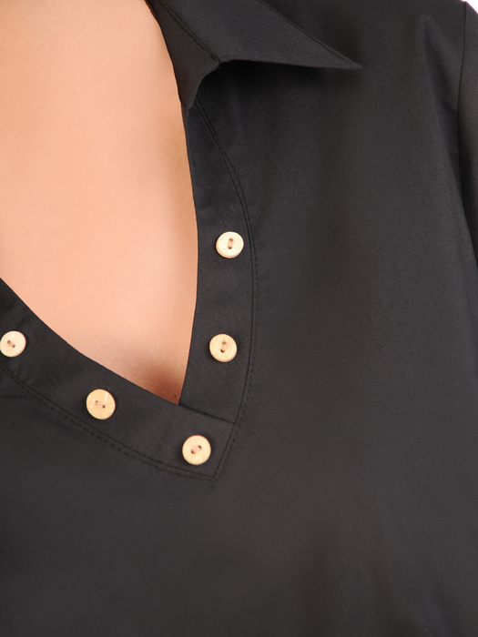 Beżowa bluzka damska z ozdobnymi guzikami 32556
