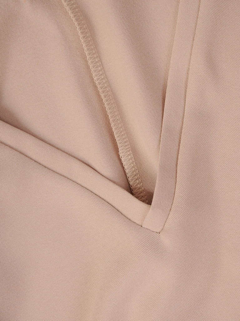 Wizytowa beżowa bluzka damska o prostym kroju – swobodne rękawy kimono wysmuklające sylwetkę 33136