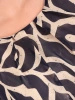 Elegancka bluzka z rękawami kimono granatowo-beżowa – lekki fason z gumką idealny na lato 42052