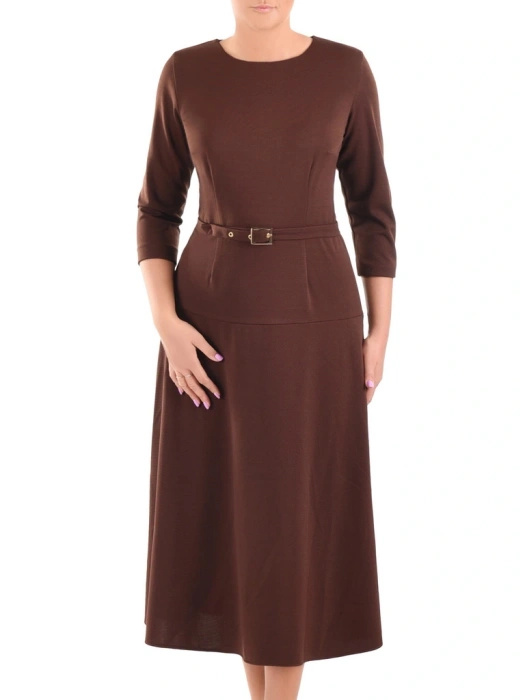 Długa brązowa sukienka rozkloszowana z dekoltem łódka – elegancki model z paskiem w talii 40296