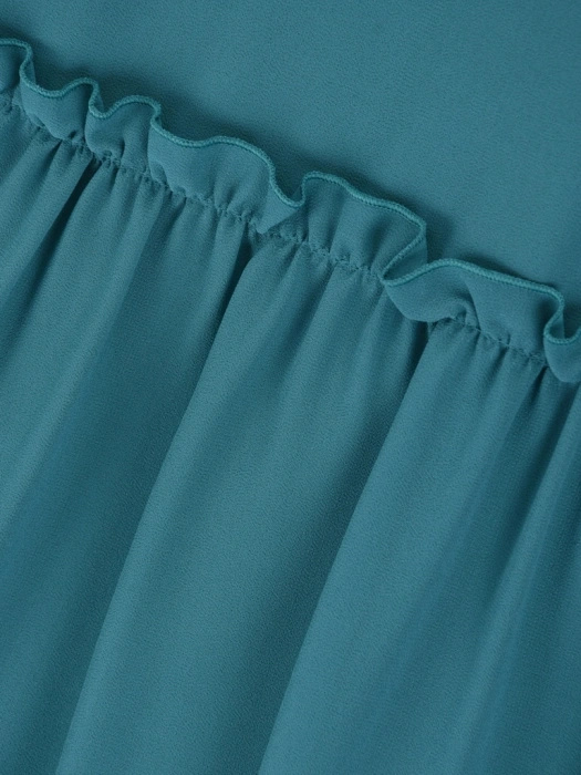 Elegancka morska sukienka midi w serek – rozkloszowana z falbanami i paskiem 25987