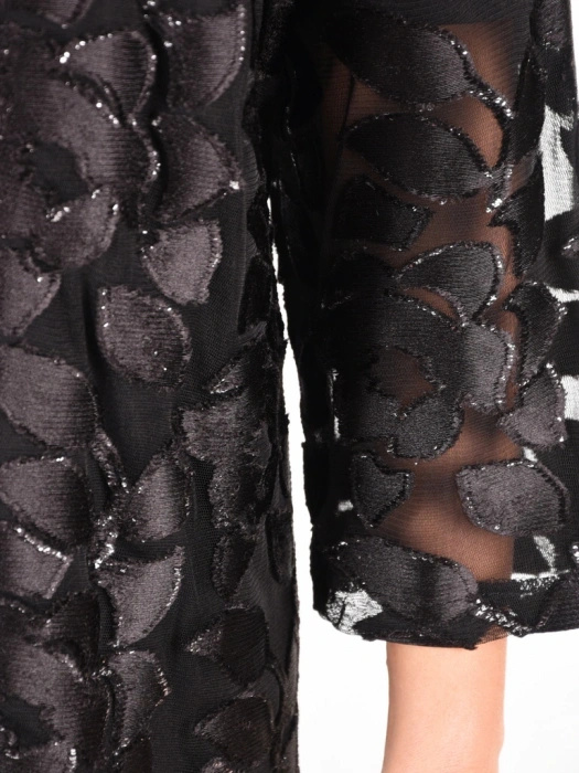 Elegancka garsonka damska midi czarna ze srebrem – prosty fason z narzutką wysmuklający sylwetkę 42498