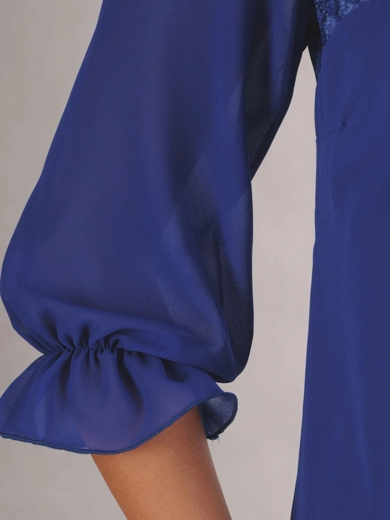 Elegancka bluzka wizytowa z koronką w odcieniu chabru – rozkloszowany krój na andrzejki i święta 29304
