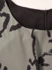 Rozkloszowana sukienka damska maxi khaki we wzory – dekolt łódka i wiązanie podkreślające talię 42064