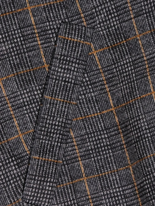 Wizytowa czarna sukienka w kratę krój tuba – wysmuklający fason z praktycznymi kieszeniami 18348