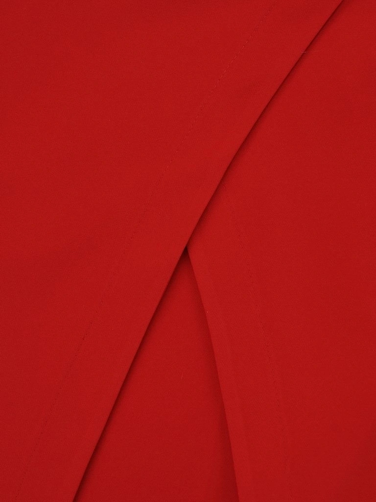 Elegancka czerwona sukienka midi o prostym kroju – stylowe rozcięcie i rękaw 3/4 6593