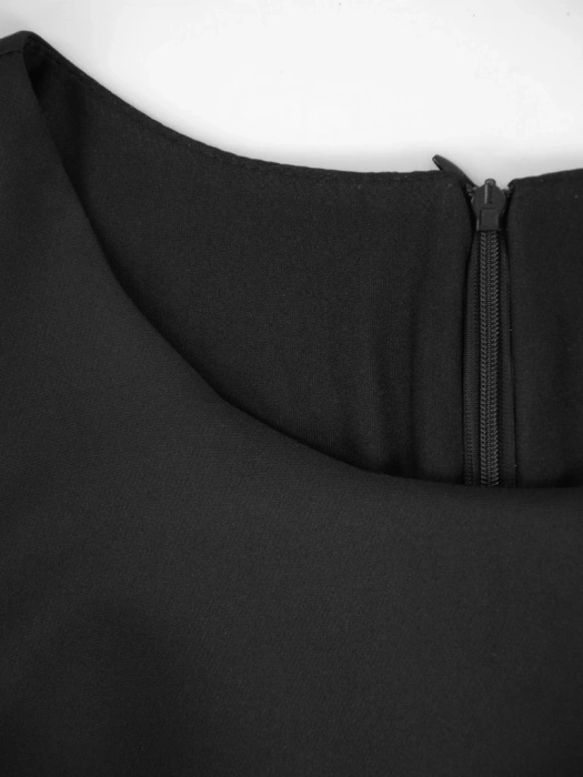 Bordowo-czarna garsonka damska z prostą sukienką midi – elegancki fason z ozdobną broszką i koronką 35008