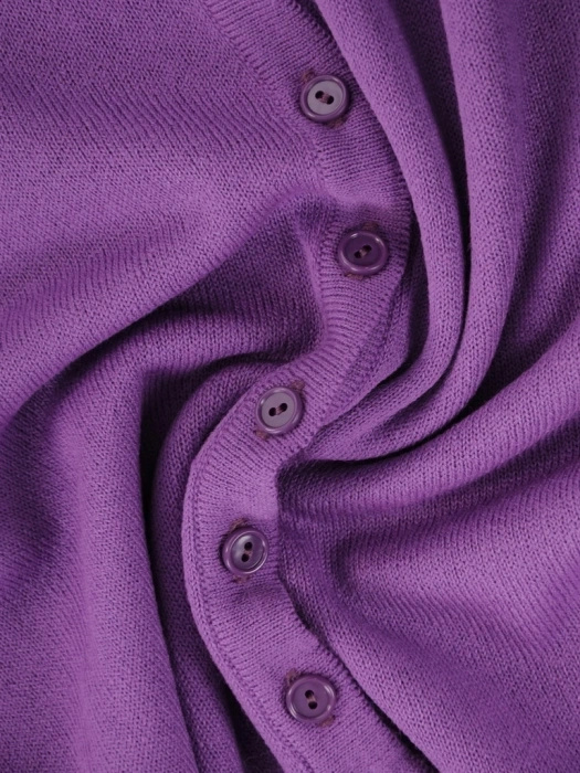 Elegancki sweter damski rozpinany na guziki fioletowy – prosty fason na chłodniejsze dni 38679