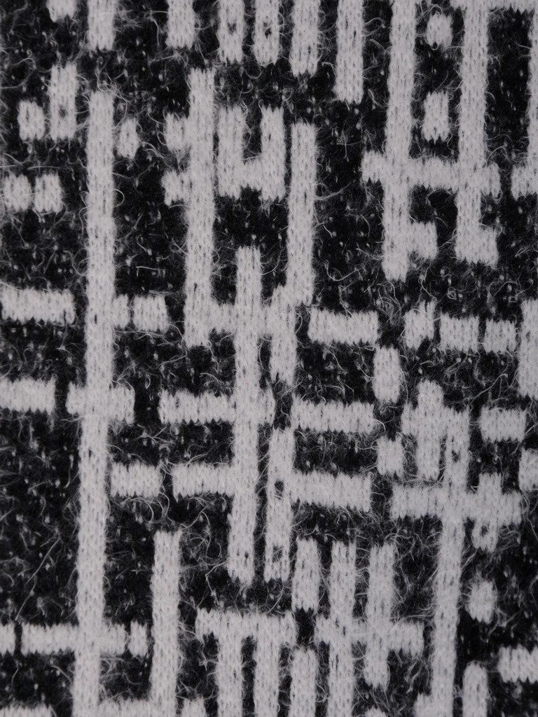 Elegancki czarny żakiet damski w geometryczny wzór – prosty krój do sukienki z dłuższym tyłem 18404