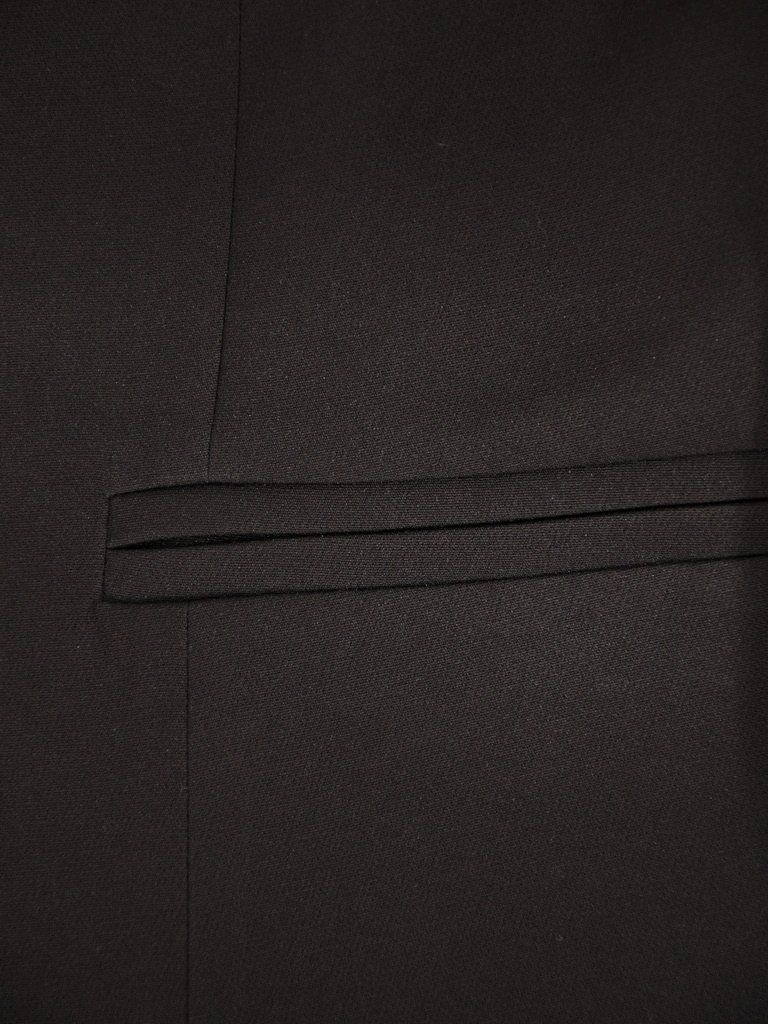 Elegancki żakiet damski do sukienki w czerni – prosty krój z kołnierzem i kieszeniami 41684