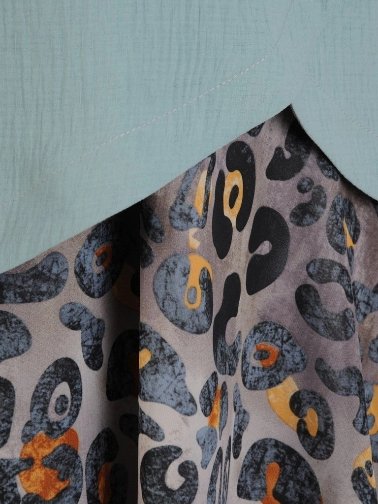 Wizytowa sukienka trapezowa midi w zwierzęcy print – dwuwarstwowy fason tuszujący biodra 28251