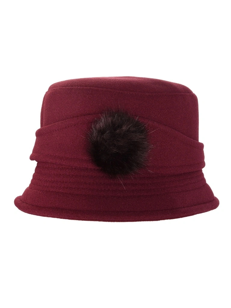 Elegancki kapelusz cloche w kolorze buraczkowym – ciepły fason z regulowanym obwodem na chłodne dni 42358