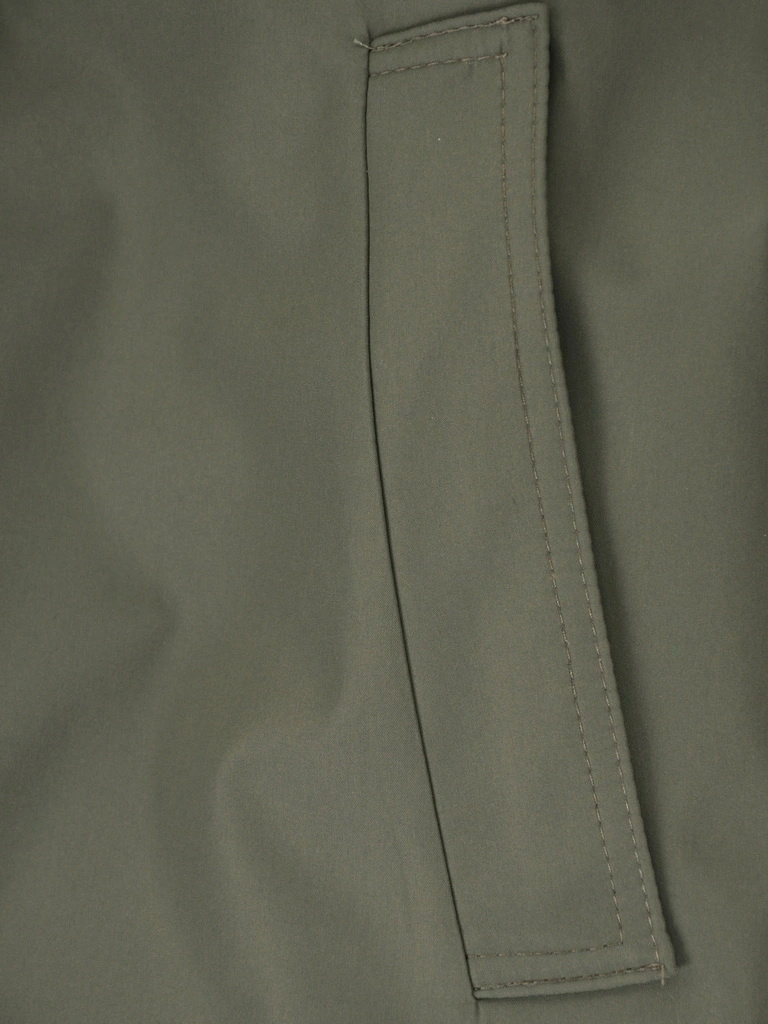 Stylowy płaszcz na jesień damski trencz khaki – kobiecy fason z paskiem modelującym sylwetkę 39409