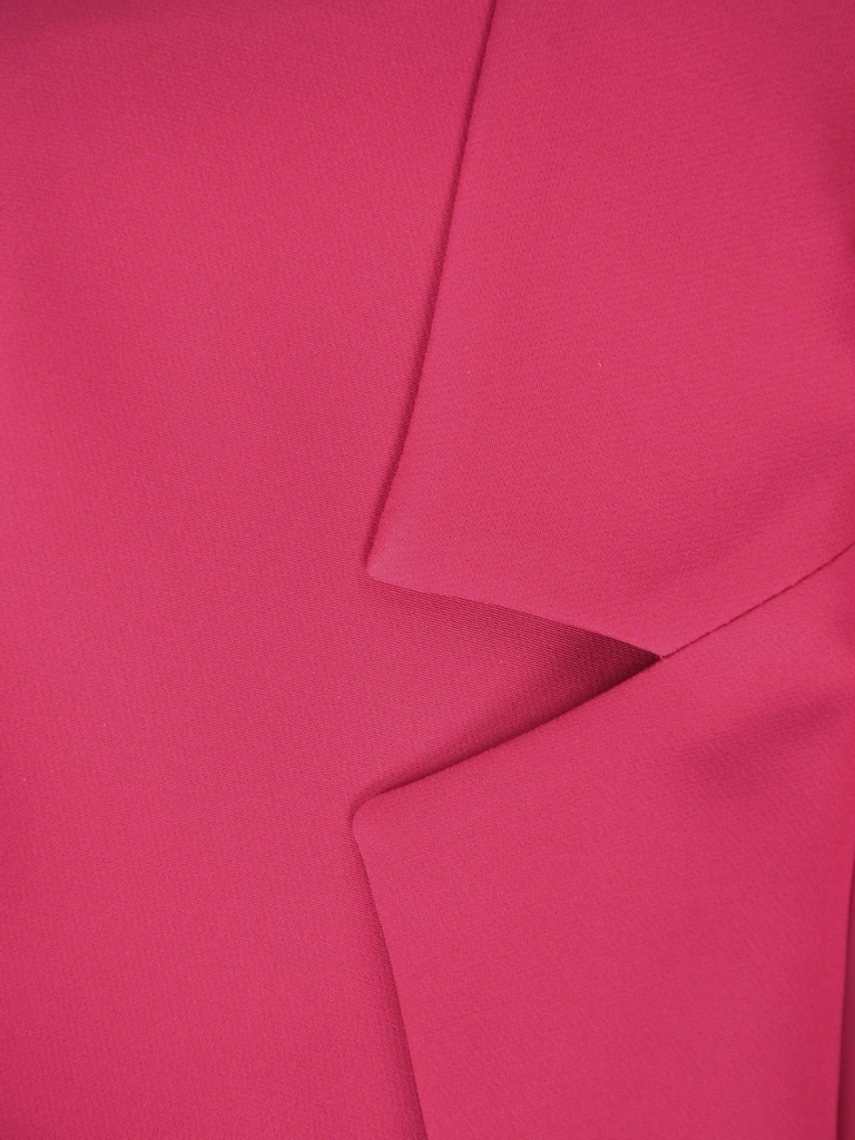 Elegancki garnitur damski na wesele amarantowy – prosty fason ze spodniami w kant 41237