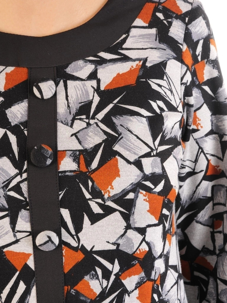 Szara sukienka trapezowa midi we wzory – tuszujący biodra fason z ozdobnymi guzikami 34569