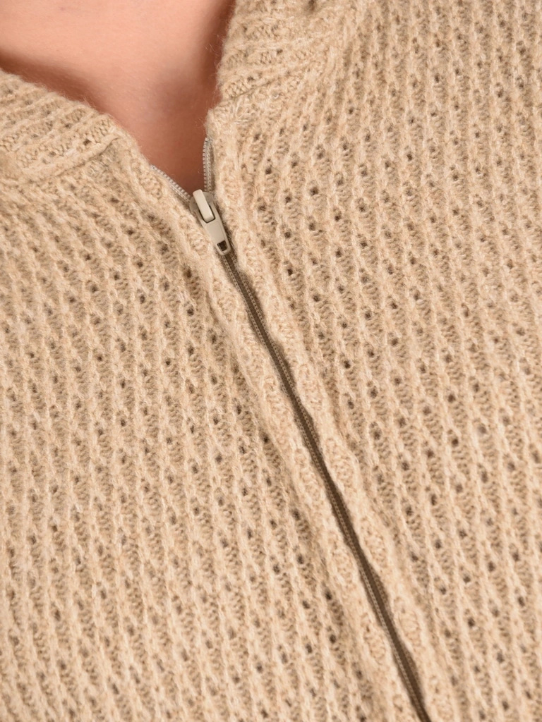 Elegancki sweter damski na suwak w odcieniu beżowym – prosty krój z kapturem i bufiastym rękawem 42177