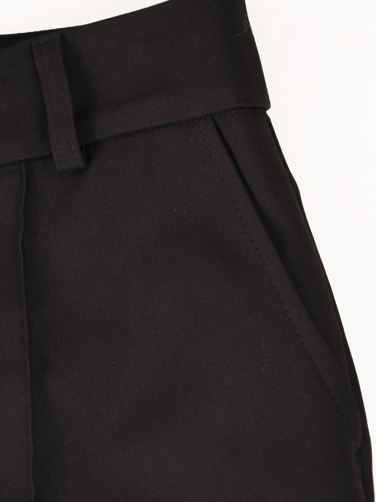 Czarne eleganckie spodnie damskie w kant – prosty fason z kieszeniami modelujący sylwetkę 40669