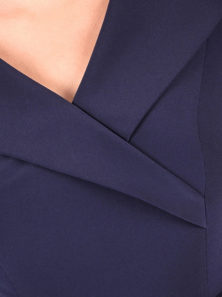 Elegancka sukienka koktajlowa midi w kwiaty – rozkloszowany fason z kopertowym dekoltem i paskiem 42495