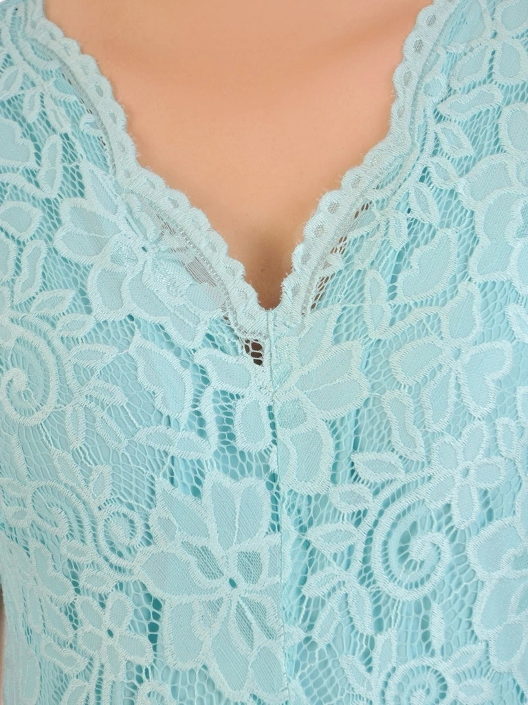 Elegancka suknia wieczorowa maxi na wesele – rozkloszowany miętowy krój z gipiurą 33778